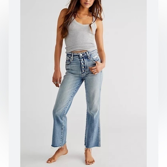 NWT AMO High Rise Kick Crop Jeans in size 30 - Picture 1 of 13